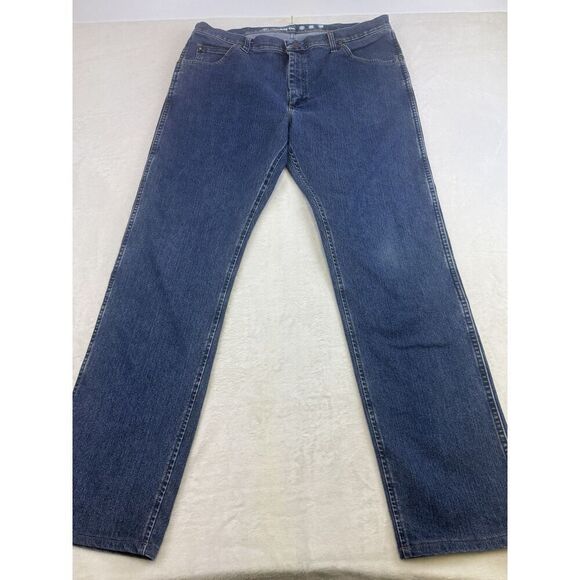 Wrangler Jeans Mens 47x30 Blue Cowboy Cut Regular Fit Premium Performance Denim - Picture 1 of 12